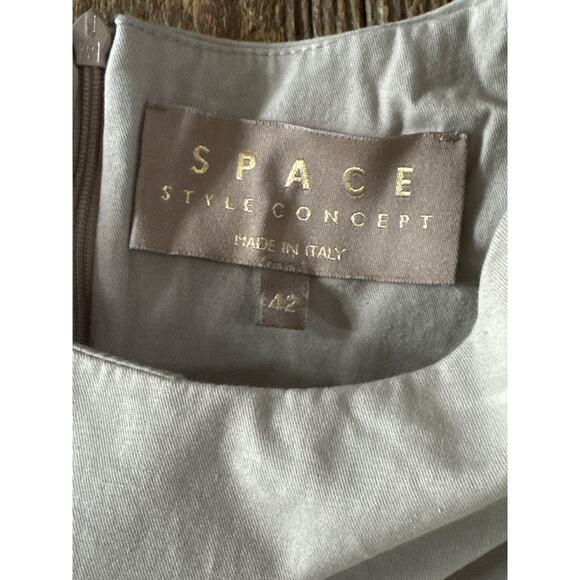 Space Style Concept Dress - Picture 7 of 12